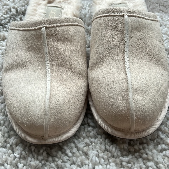 Women’s Ugg Scuff Slipper - Lightly Worn! - Picture 6 of 7